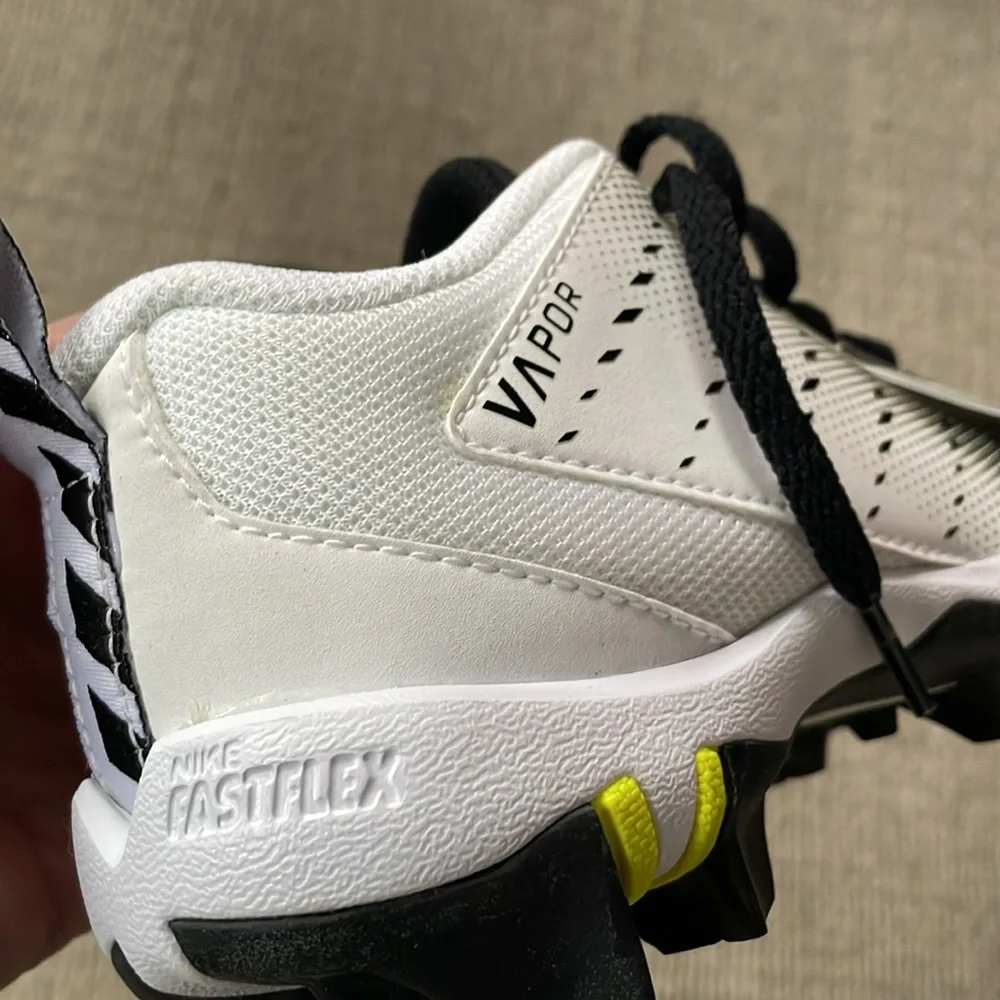 Cleats - Picture 5 of 7